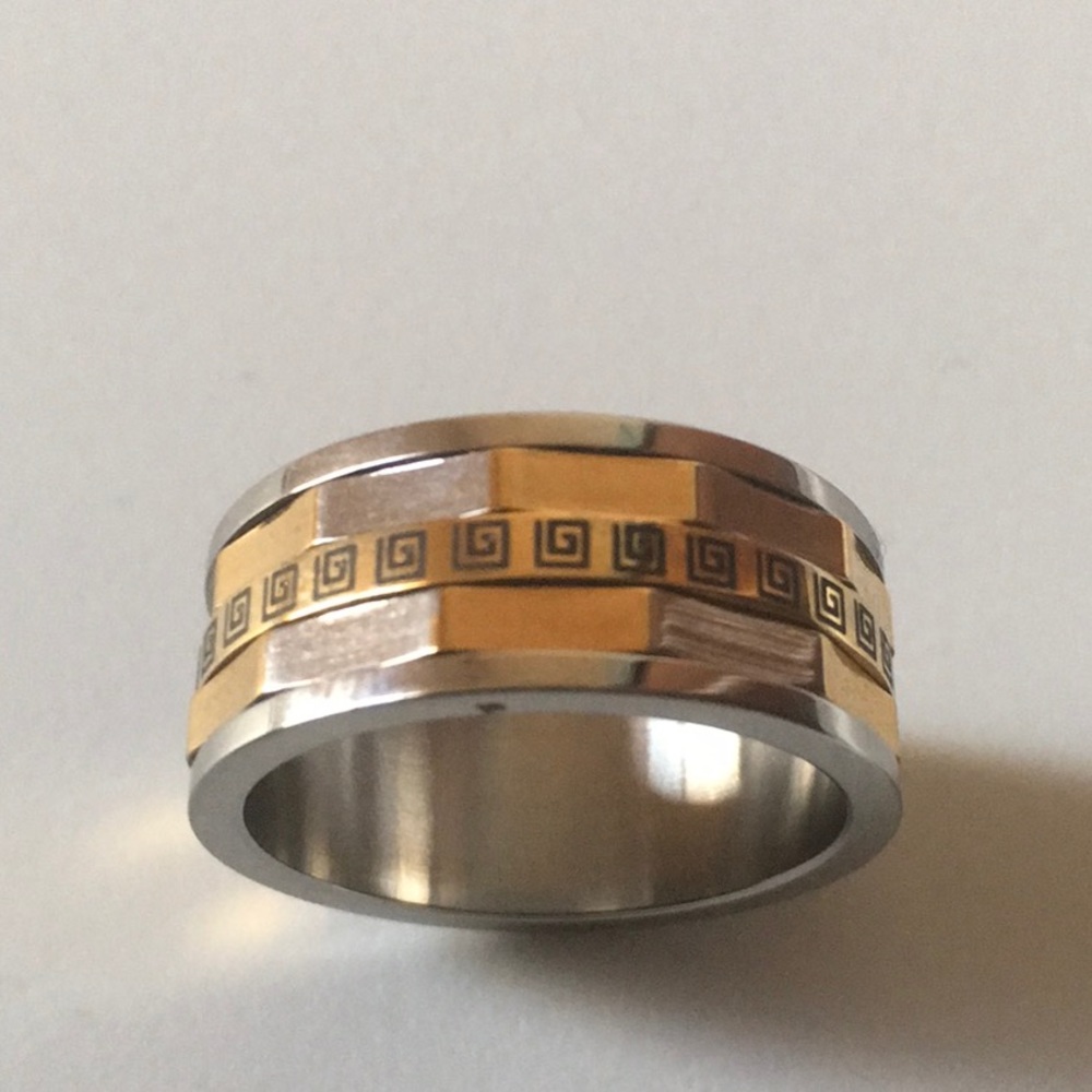 Ring - Picture 3 of 3